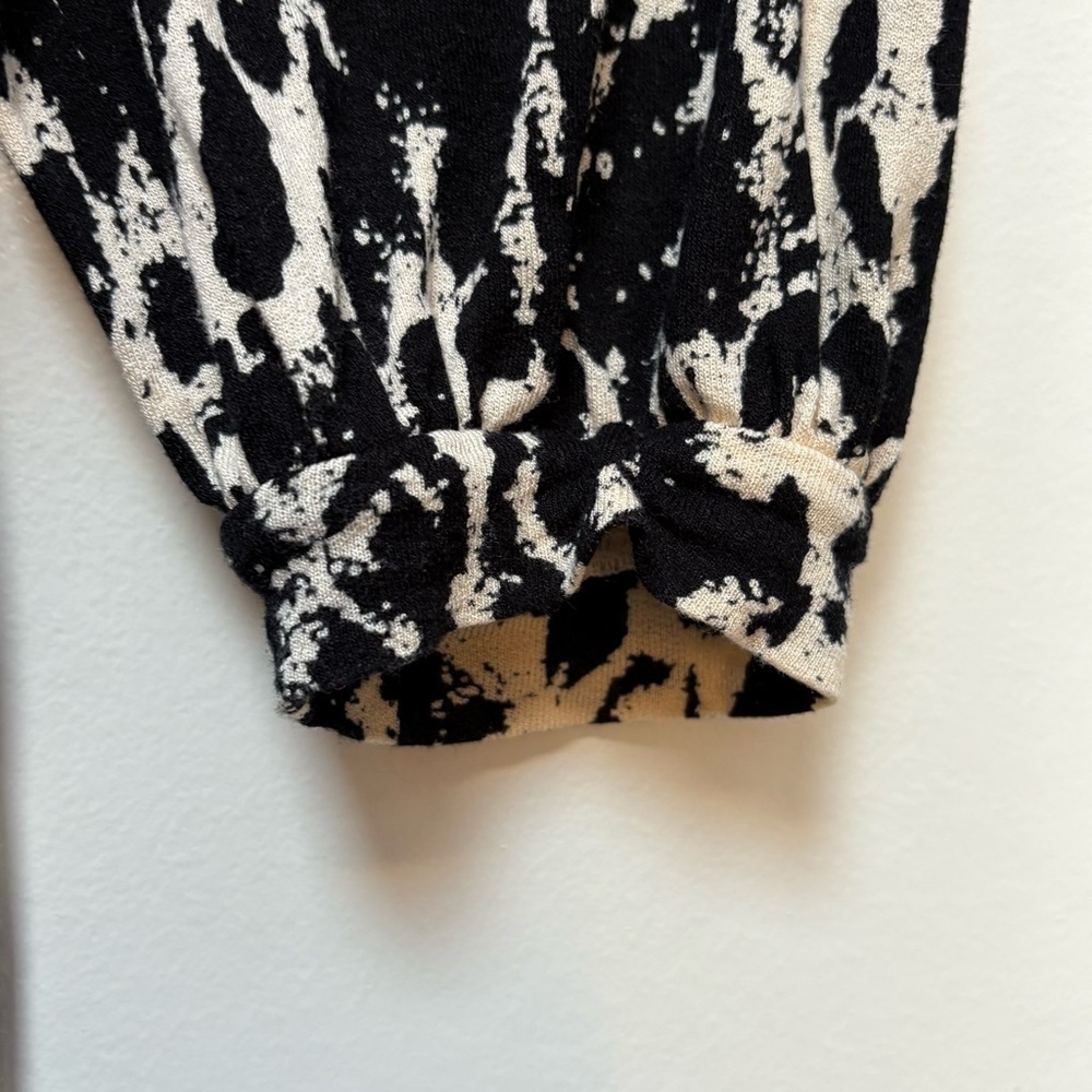 Urban Outfitters Animal Print Long Sleeve Oversized Blouse Size Large - Picture 7 of 9